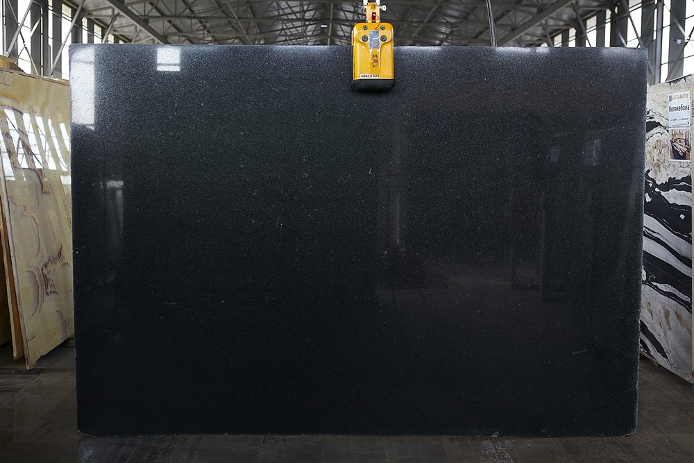 Absolute black. Слэб Абсолют Блэк. Слэб Абсолют Блэк гранит. Гранит absolute Black Waterjet. Абсолют Блэк ватерджет.